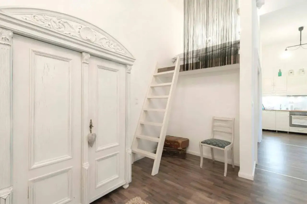 Central hipster flat
