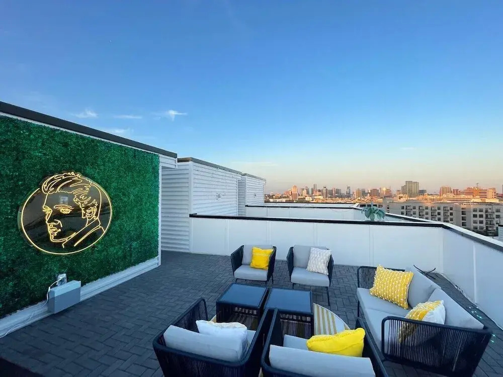 King Queen 2 Homes - 24 Beds City Views