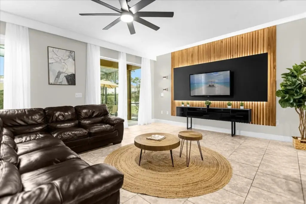 6 Bedrooms 5 Bathrooms Solterra 4193 Od