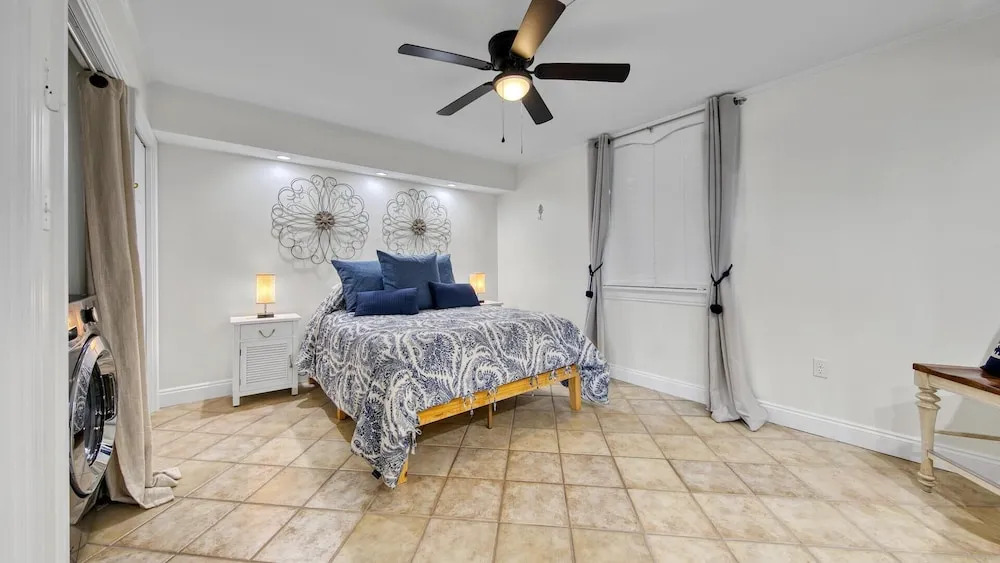 Dolphin Point 502b