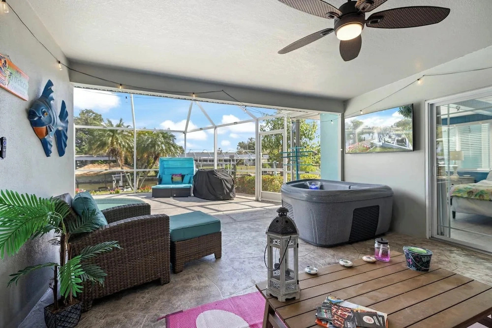 Heated Pool & Boat Dock! Port Charlotte Getaway