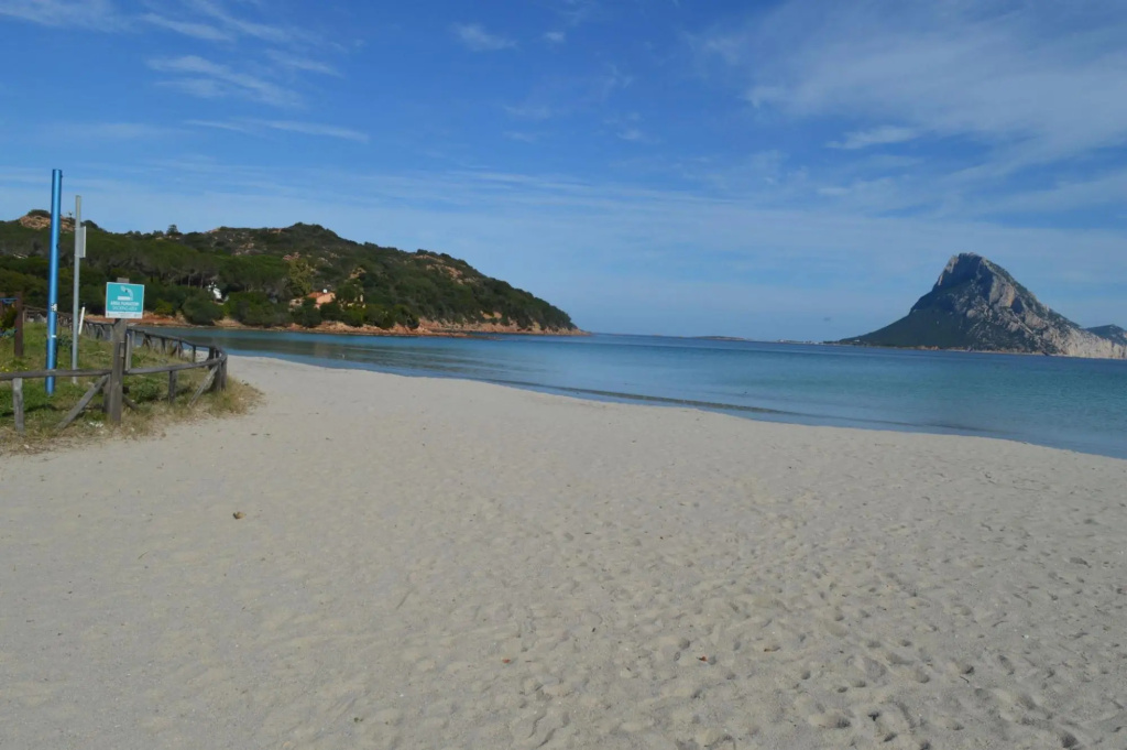 Seafront house in Porto Taverna, independent and 100 meters from the beach with a beautiful view of-Casa Porto Taverna