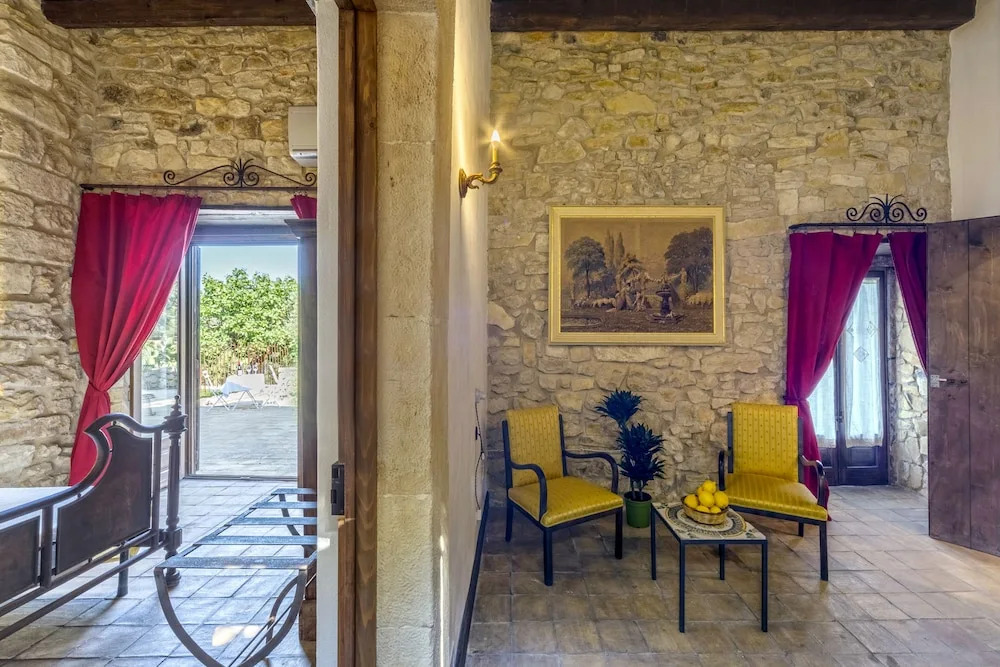 Masseria Fortificata Lo Zafferaneto