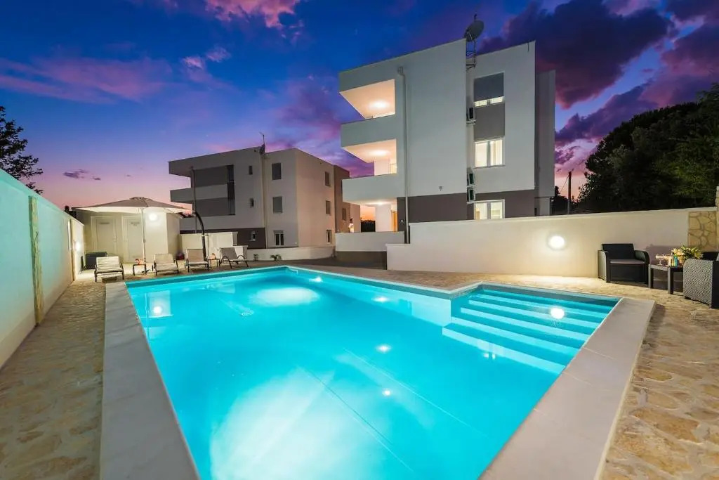 Villa Star 6 a centrally located ap. with a pool