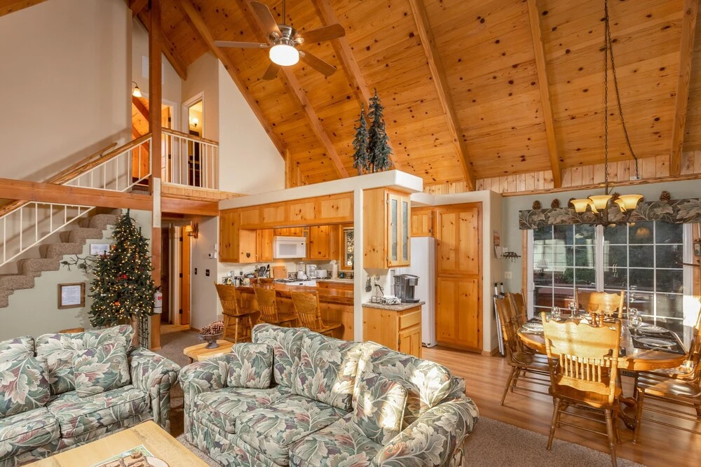 2003-chalet House 3 Bedroom Home by Redawning
