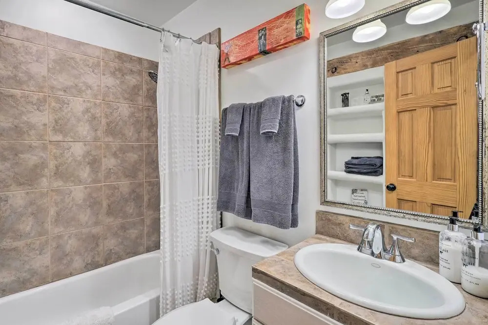 Historic Railyard Bungalow - Walkable Location!