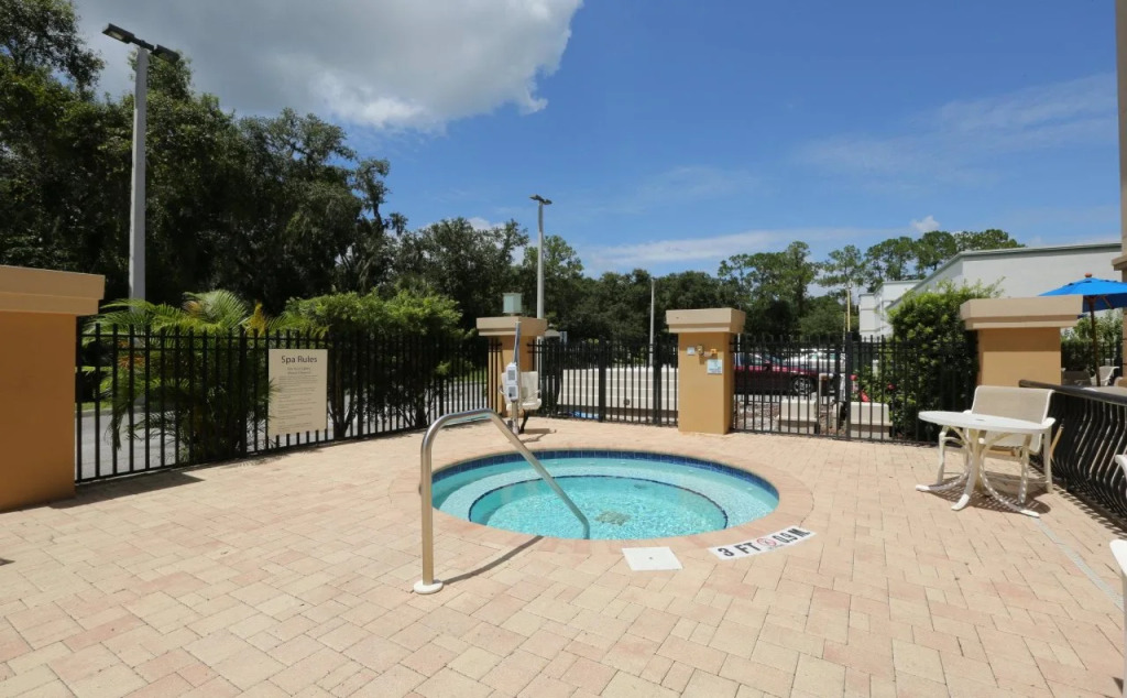 Holiday Inn Express Tampa N I-75 - University Area by IHG