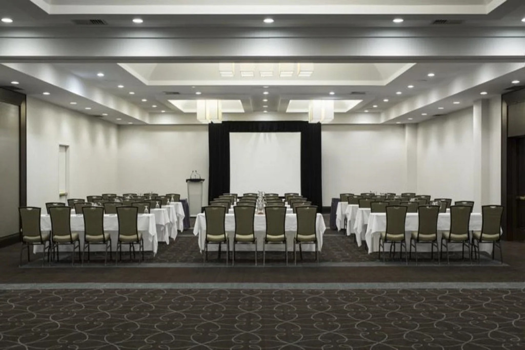 Hilton Winnipeg Airport Suites