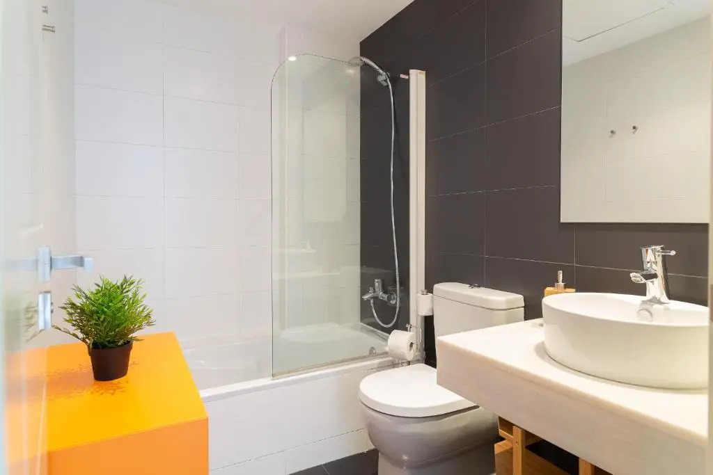 2266-Amazing newly furnished apt,on golf, sea view