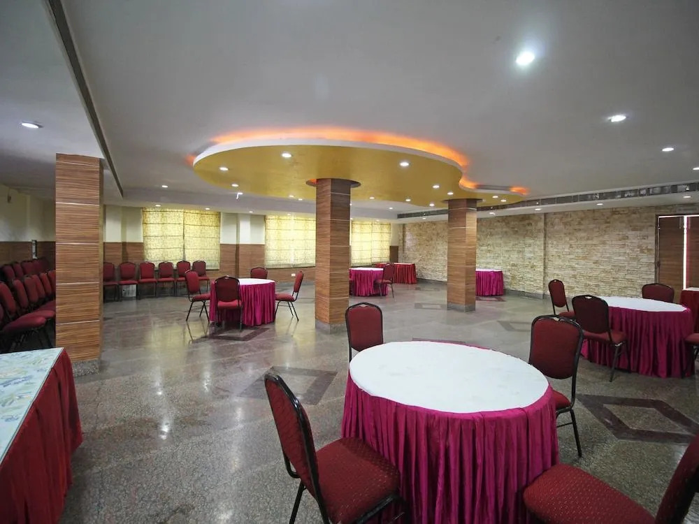 OYO 6438 Hotel Valley Plaza