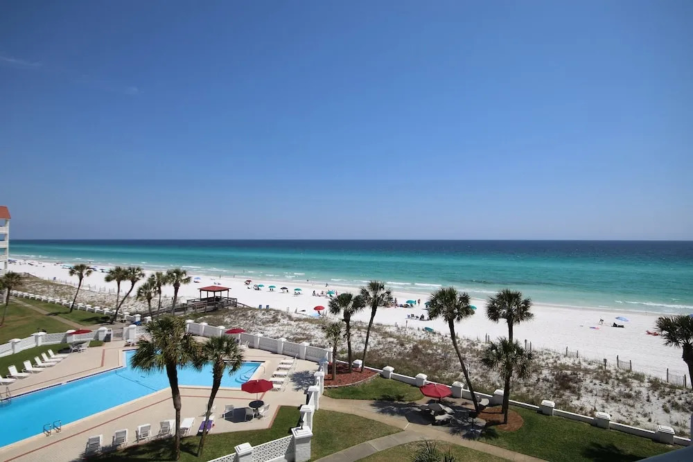 456 El Matador 2 Bedroom Condo by RedAwning