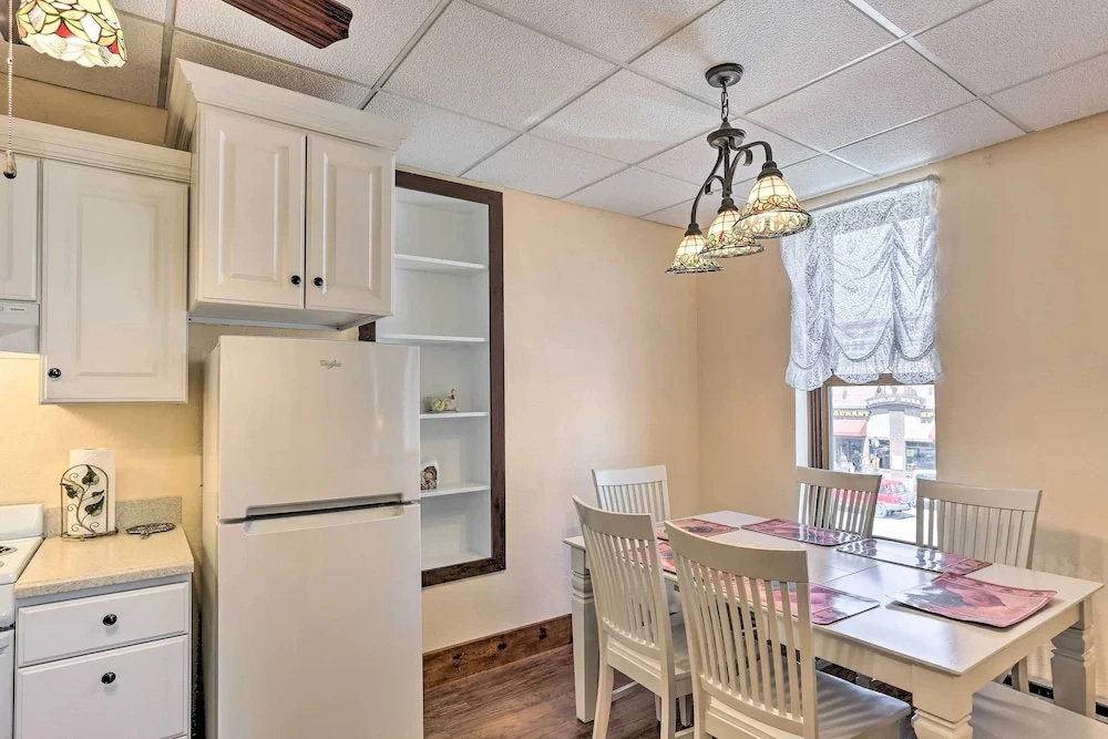 Black Hills Basecamp: 2 Historic Dtwn Custer Apts