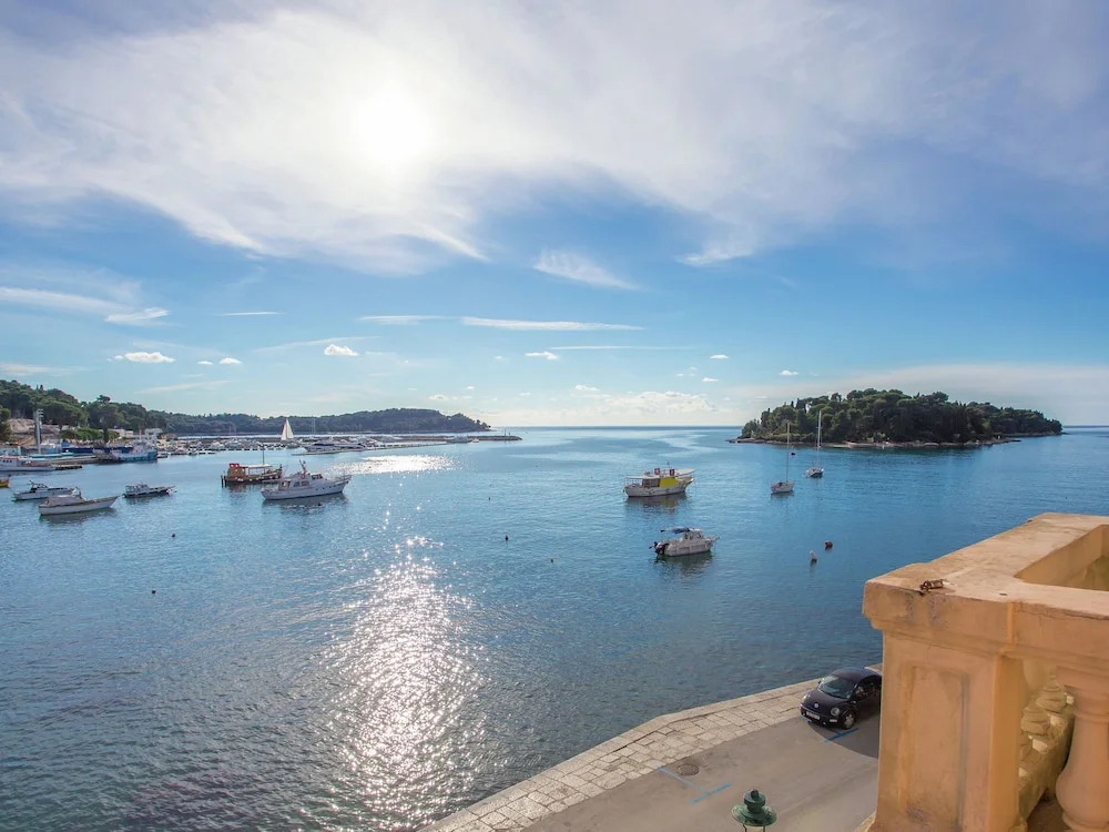 Standard Apartment Located on the Promenade in Rovinj With a sea View