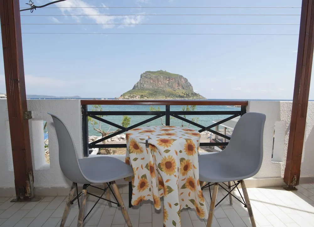 Antonakos Rooms