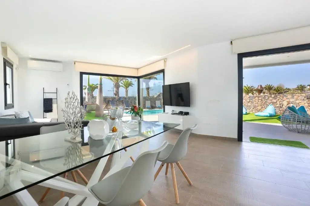 Sea Breeze Villas Lapa and Claca