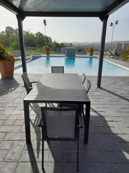 Luxurious 3 Beds, 3.5 Baths w/ Pool and Clubhouse
