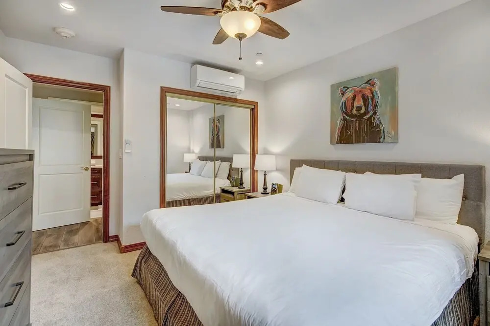 Modern and Updated St James Premium 3 Bedroom Residence 3 Condo by RedAwning