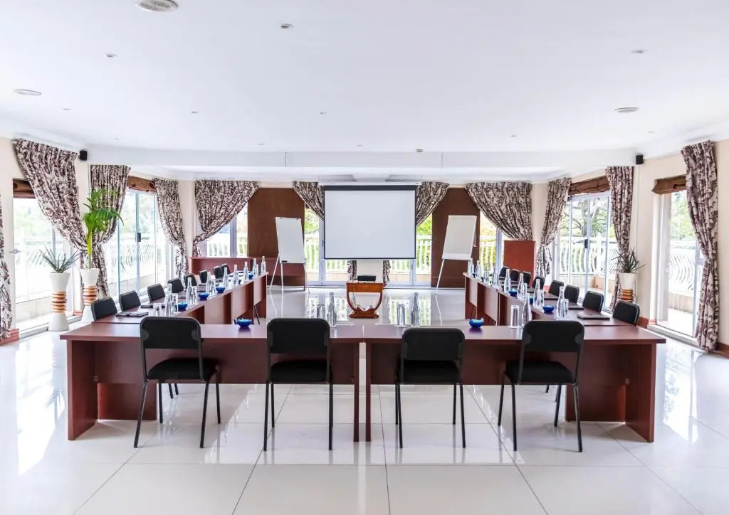 Airport Gardens Boutique Hotel