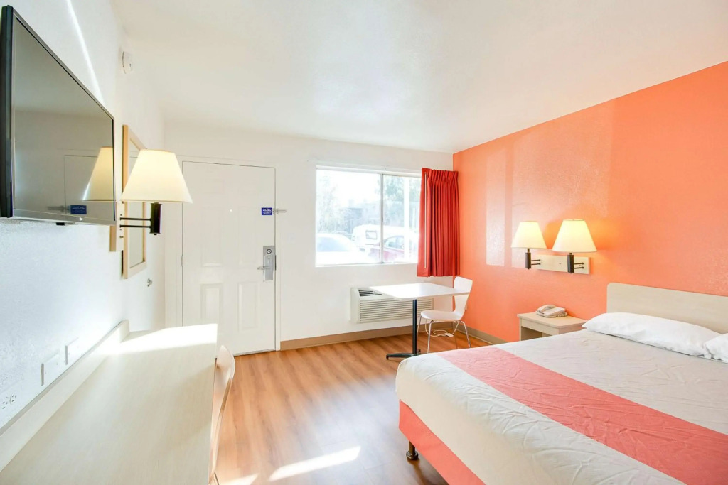 Motel 6-Phoenix, AZ - East