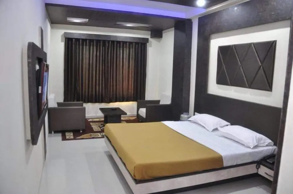 The New Holiday Inn