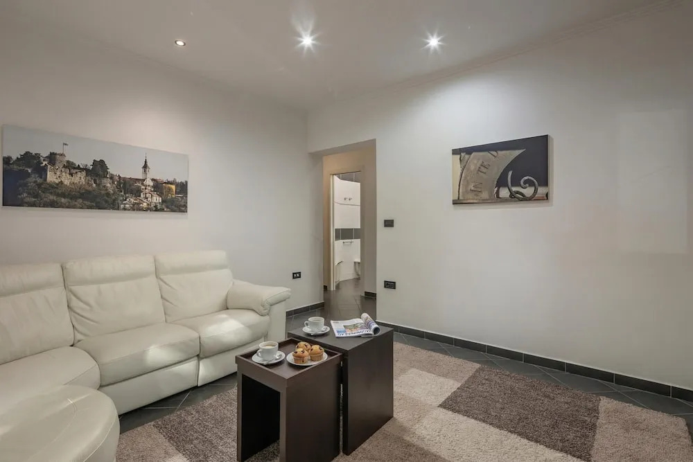 Quiet City Apartment Dexa