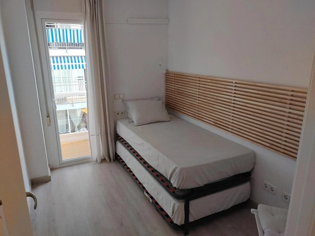 Luxury Apartment Accommodation, next to beach & train station Calella