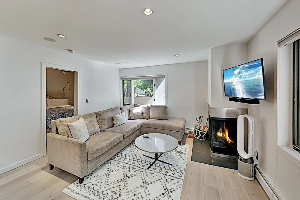 790whall 1 Bedroom Condo