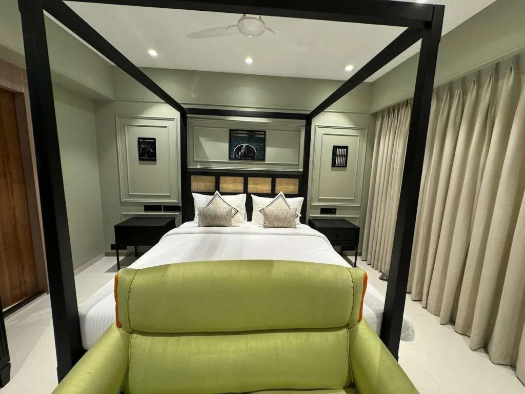 Hotel Mumbai House, Valnai Malad