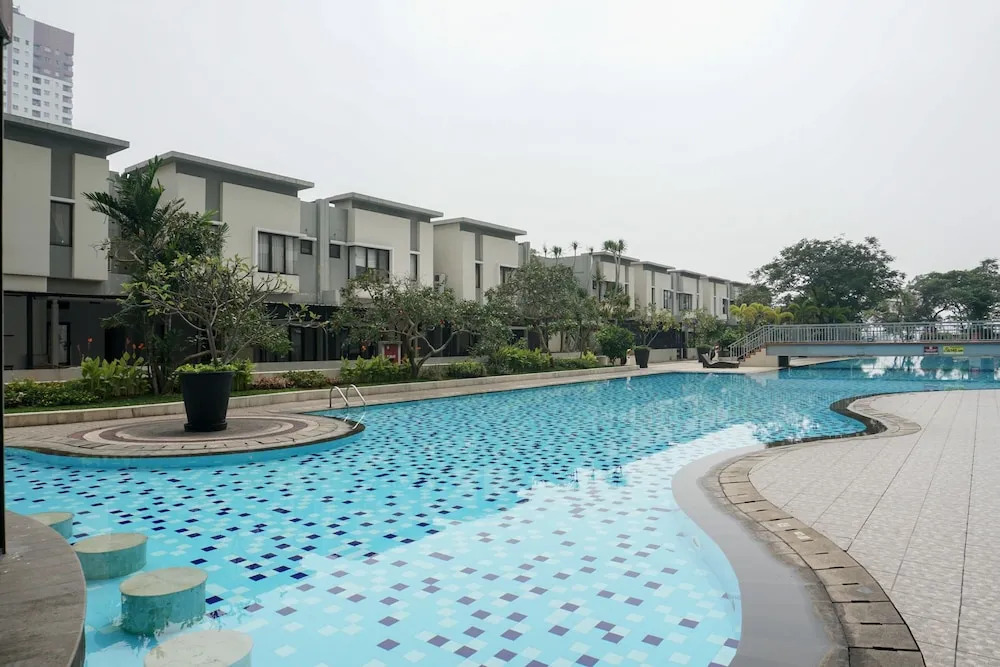 Elegant Pool View 2br Cosmo Mansion Apartment