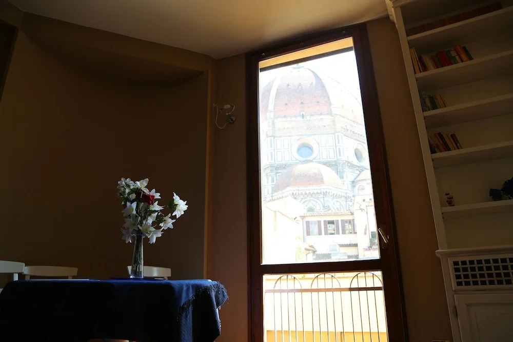 Ricasole Apartment