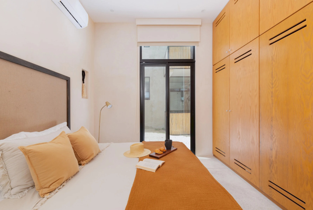 Stylish 3BR Apartment | Insta-worthy pool | Best WiFi | 10 min Bike Ride to the Beach