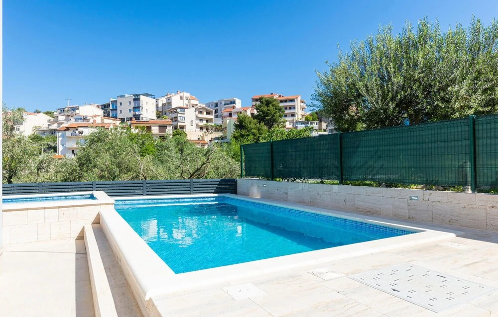 Nice Home in Podstrana With Wifi and 2 Bedrooms