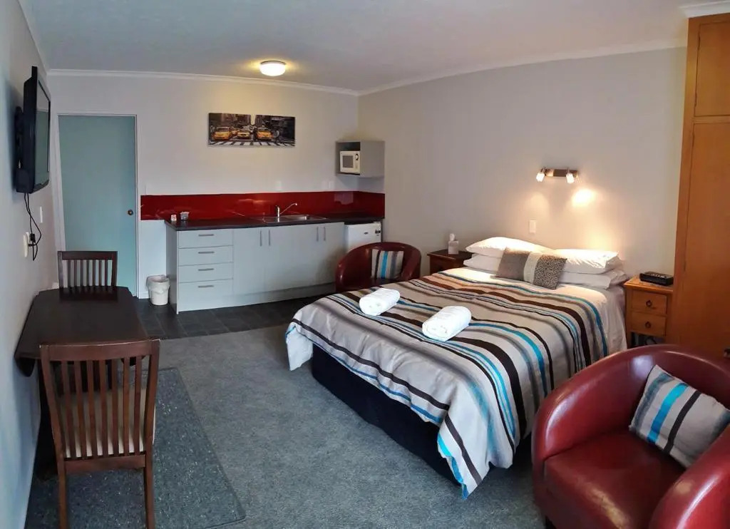 Academy Lodge Motel