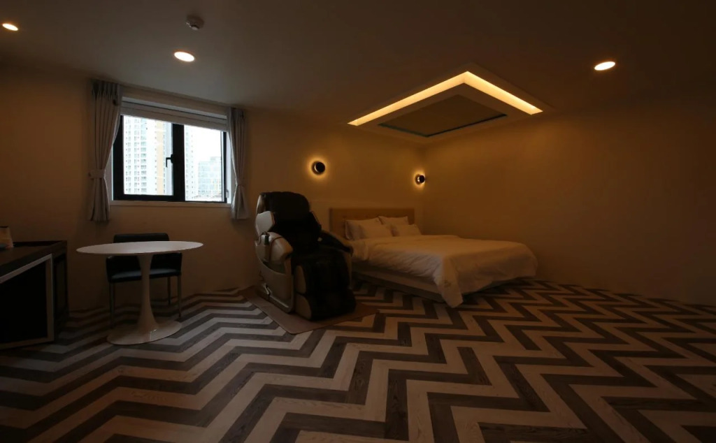 Show Motel