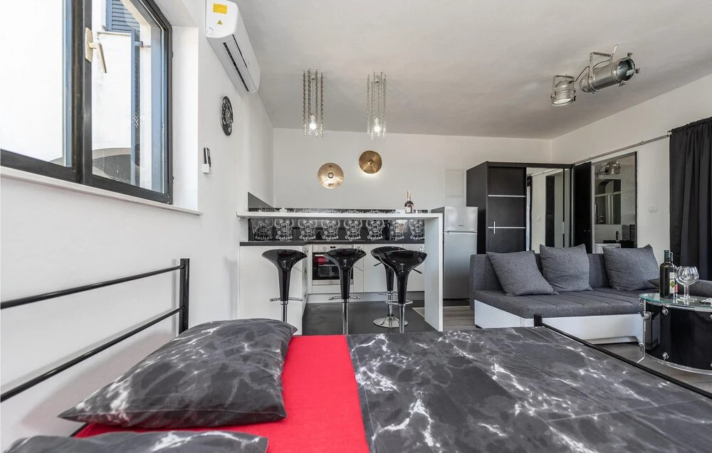 Beautiful Home in Privlaka With Wifi and 4 Bedrooms