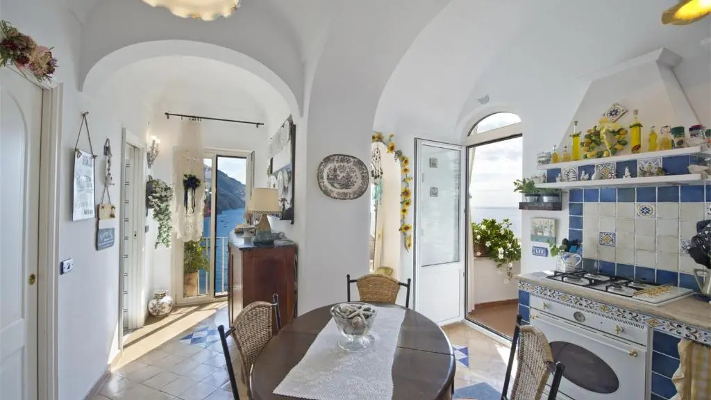 CASA NOEMI 4&2, Emma Villas