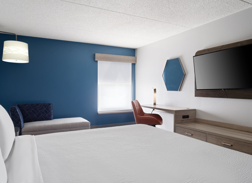 Holiday Inn Express Indianapolis Airport by IHG