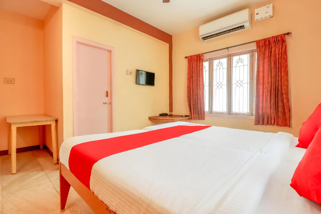 OYO 71454 Hotel Viknesh Residency