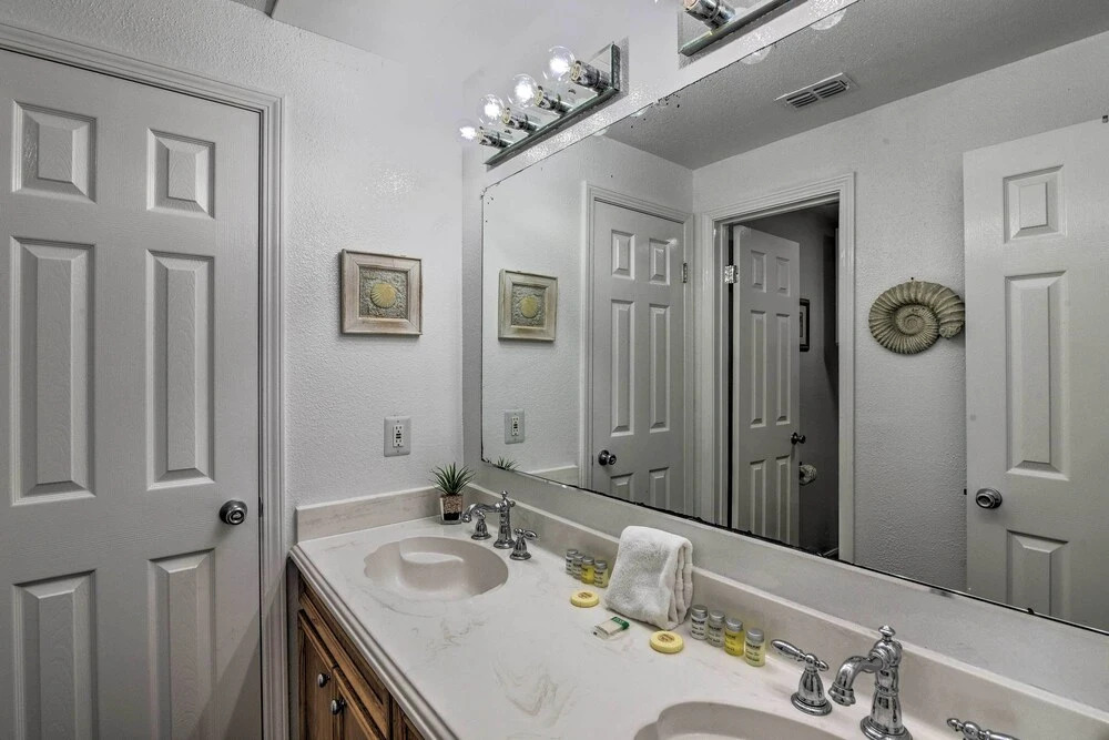 Bayfront Fishing Pier: Galveston Island Home