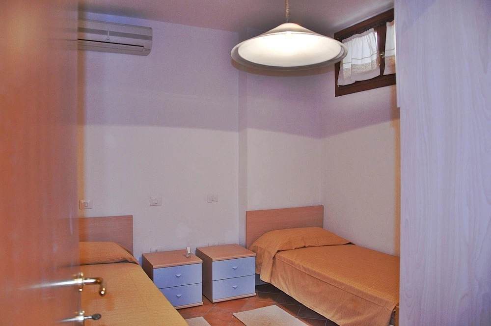 Apartment Sleeps 6 Baia Santa Reparata