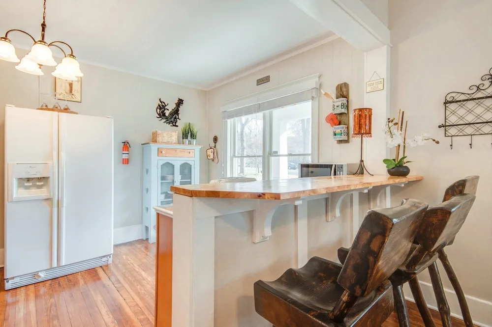 3Br 3BA Historic Remodeled House Downtown Nashville by RedAwning