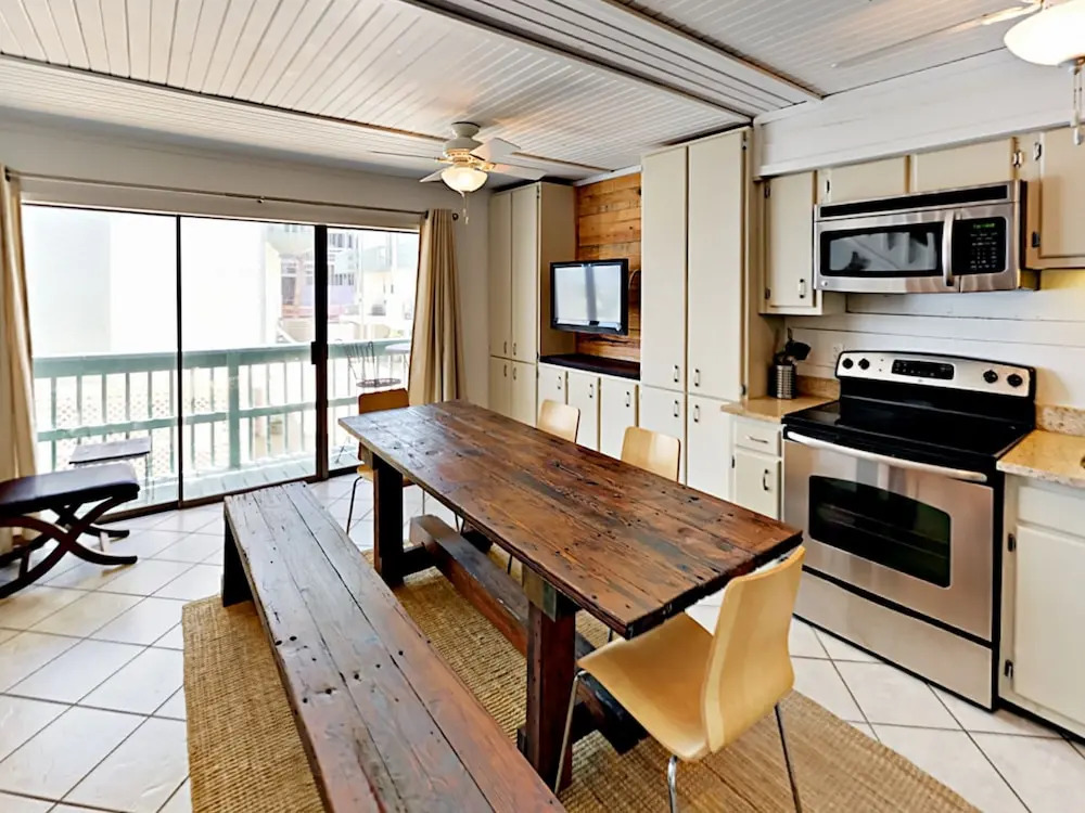 554 E Beach Blvd Townhouse Unit 6 2 Bedrooms 2 Bathrooms Townhouse