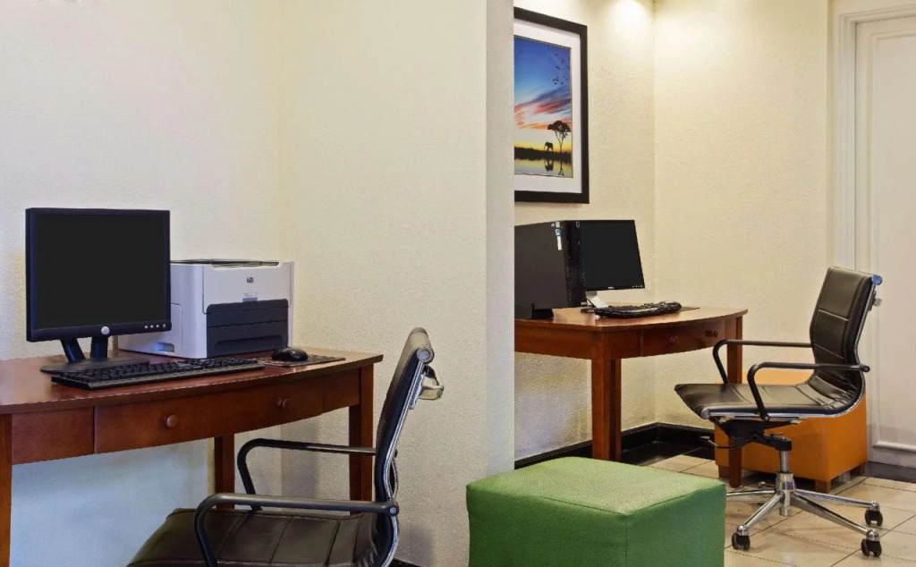 Baymont Inn & Suites Tampa Near Busch Gardens