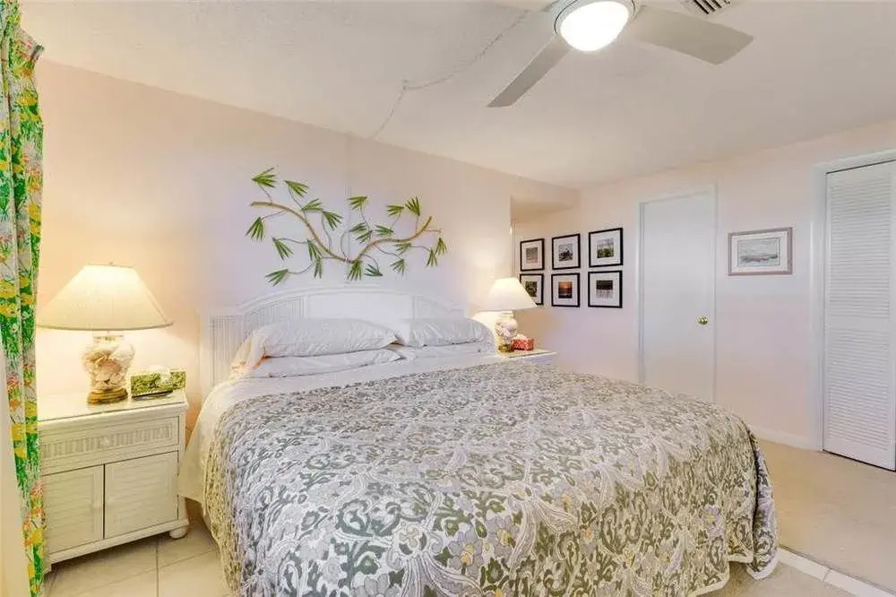 Gulf Front Community Pool 1 Br condo by RedAwning