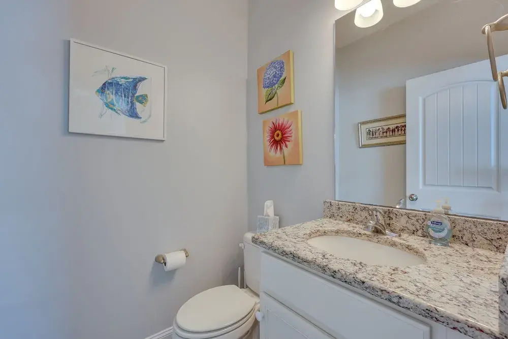 Townhome w/ 2 Decks: Walk to Ocean!