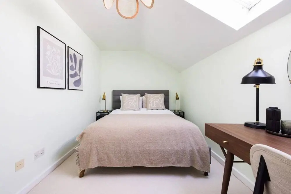The Shadwell Secret - Contemporary 4bdr House