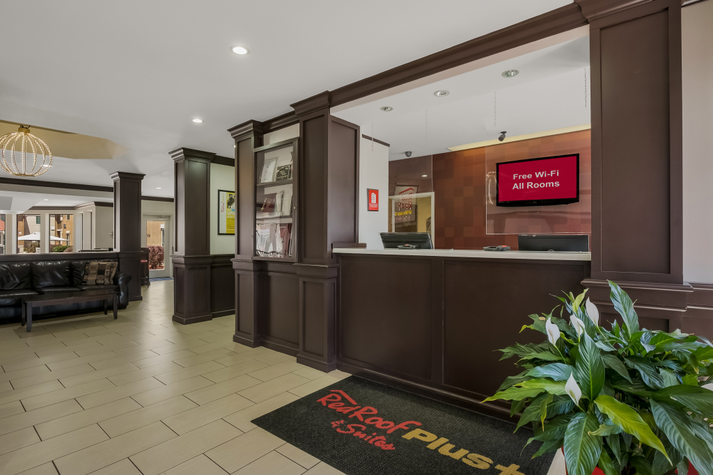 Red Roof Inn PLUS+ & Suites Knoxville West - Cedar Bluff