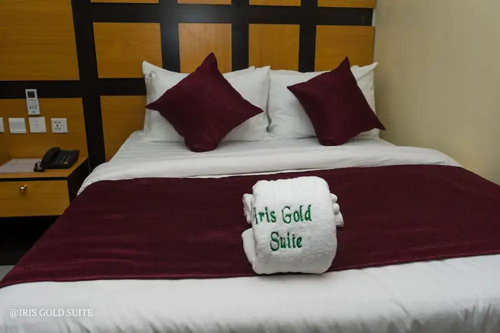 Iris Gold Suite