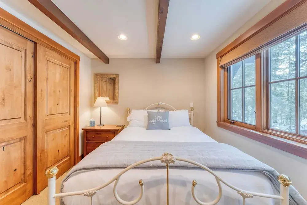 Minutes to Ski Resorts, 5min Walk to Lake Sunnyside Ward Creek by Avantstay