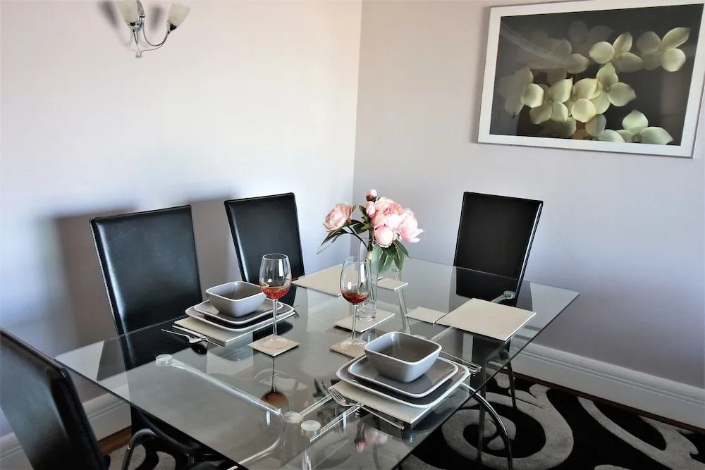 Canary Wharf Luxury River view apartment